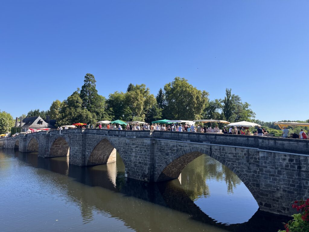 The Old Bridge and market in Terrasson